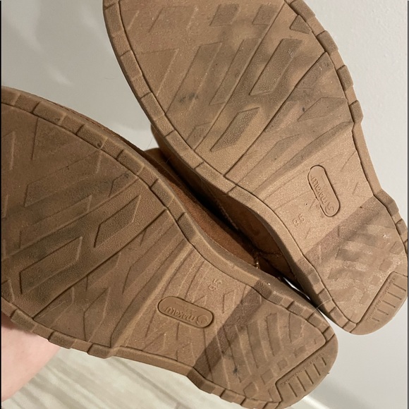 Knockoff Ugg style boot size 9.5 worn only once - Picture 2 of 4